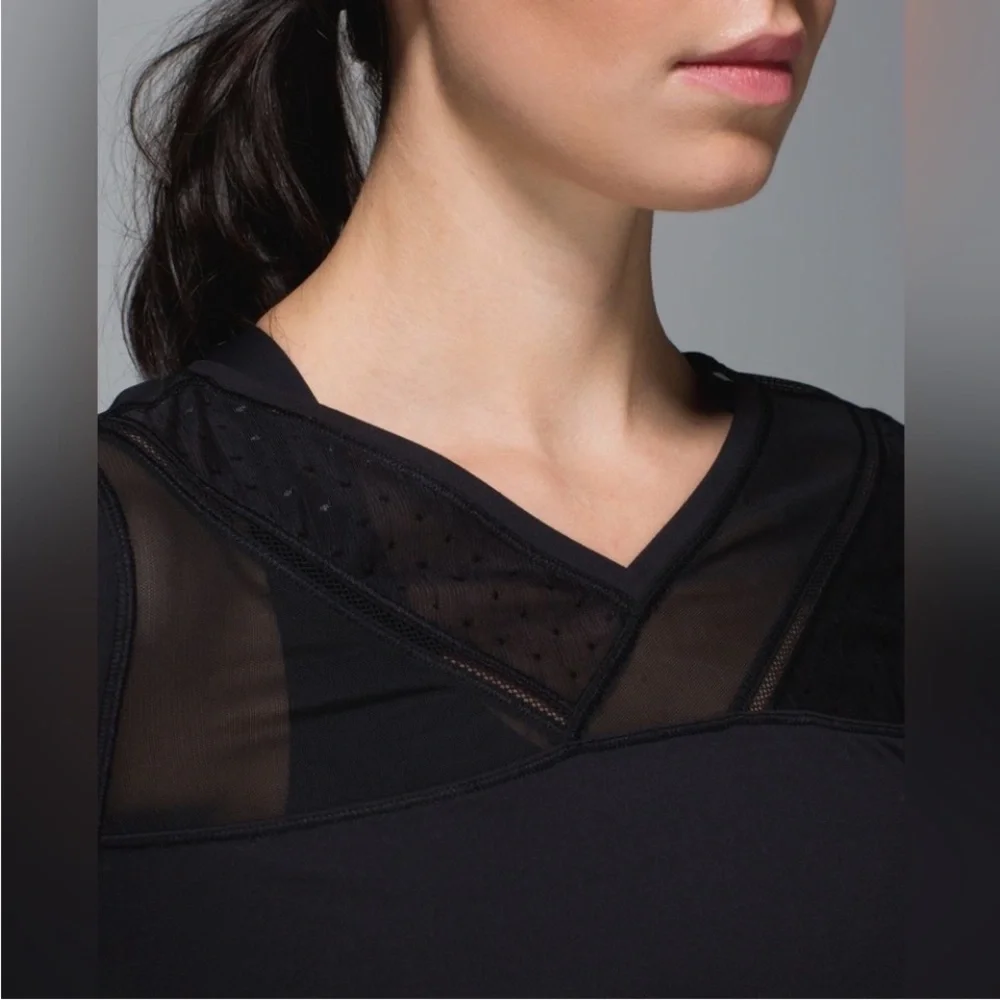 Lululemon Just Breathe Long Sleeve Mesh Top Workout Athletic  Black Size 4.
